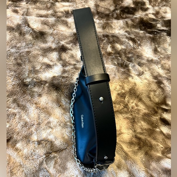 Calvin Klein Elemental Small Shoulder Bag - Picture 3 of 7